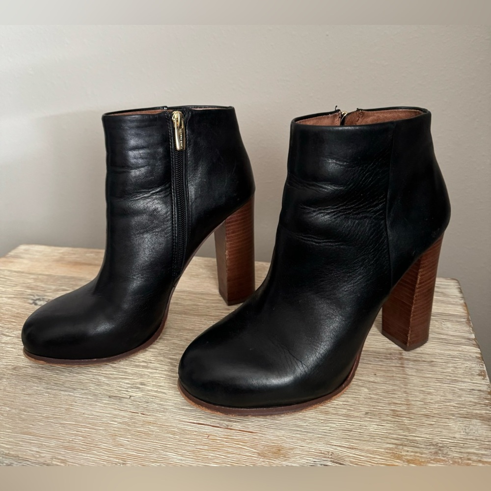 VINCE CAMUTO Black Leather Boots - Grenadine - Size 8